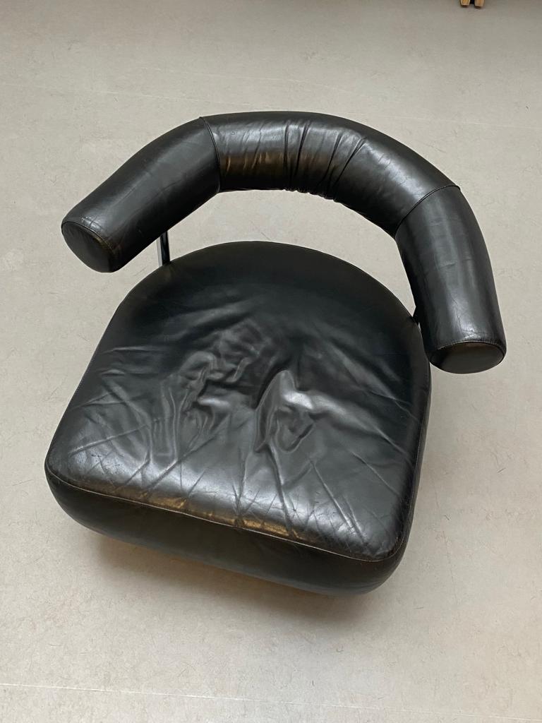 BLACK LEATHER CHROME CHAIR