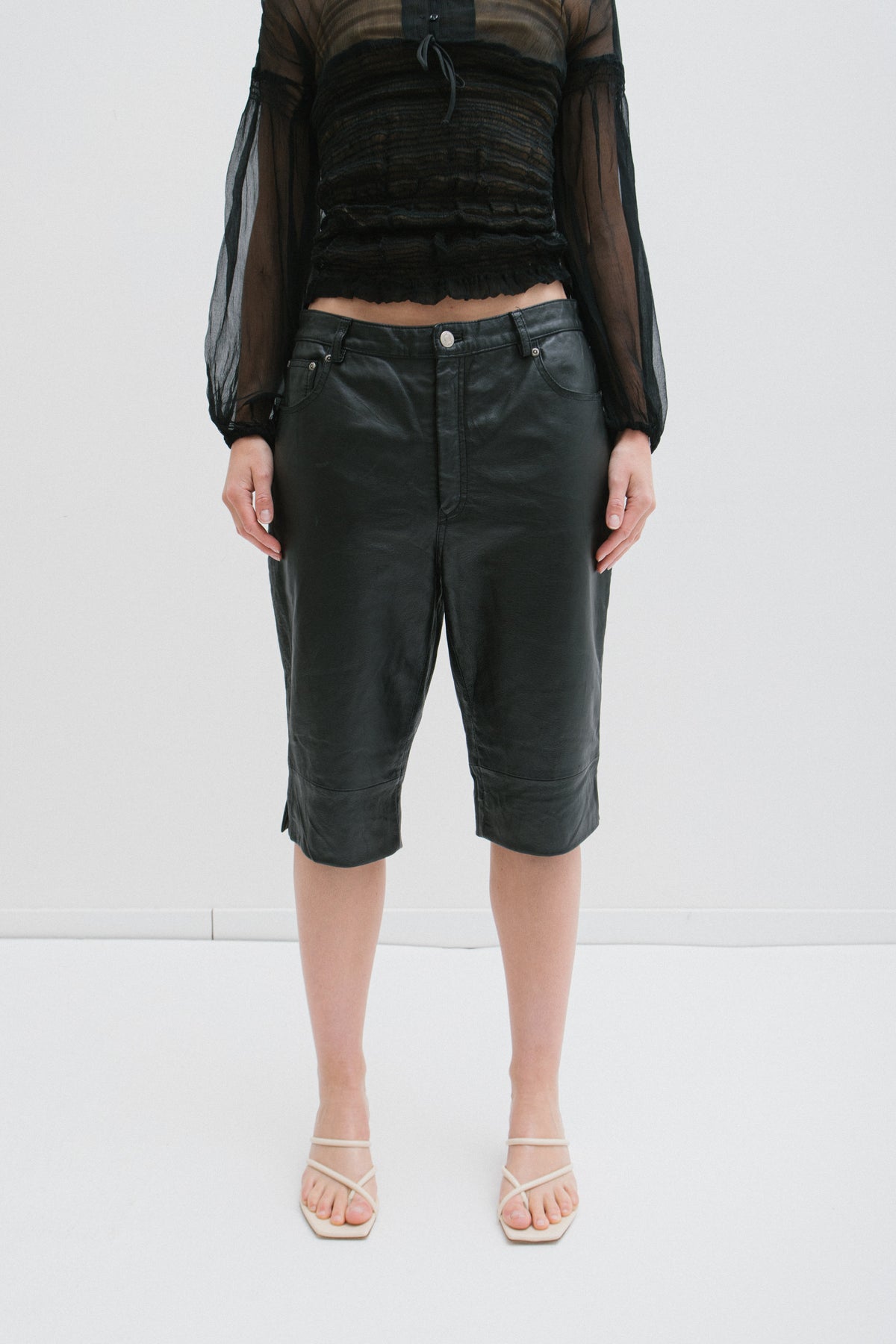 UPCYCLED LEATHER BERMUDA BLACK SLIT