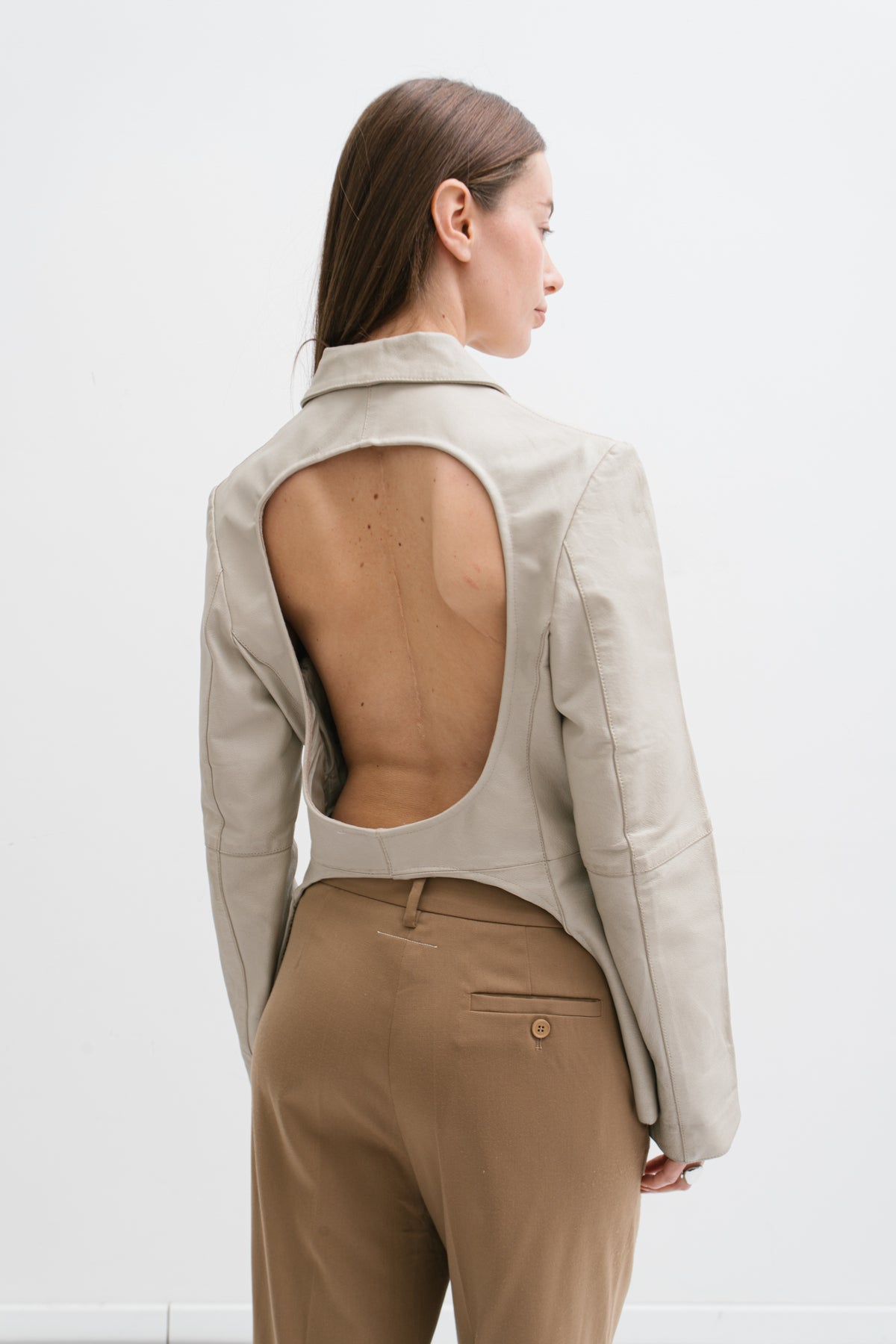 UPCYCLED LEATHER OPEN BACK MILK (XS/S)