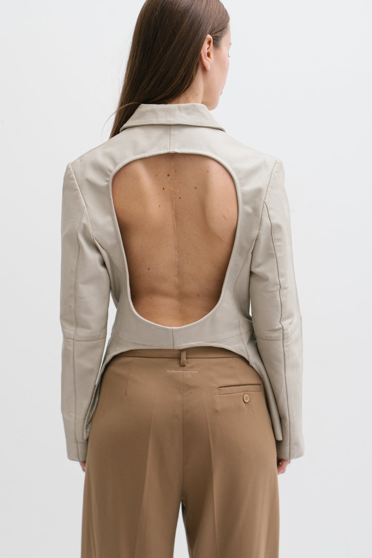 UPCYCLED LEATHER OPEN BACK MILK (XS/S)