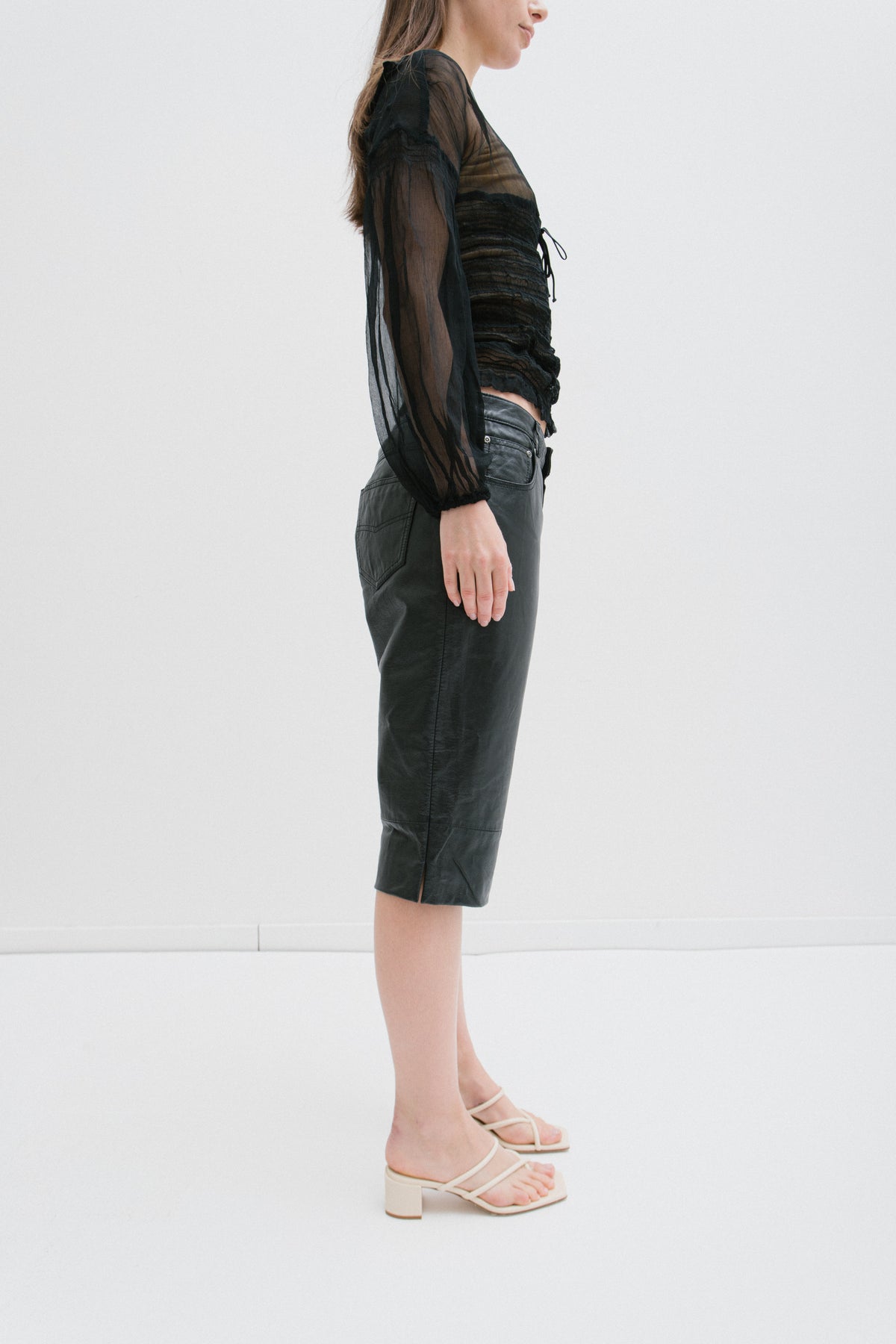 UPCYCLED LEATHER BERMUDA BLACK SLIT