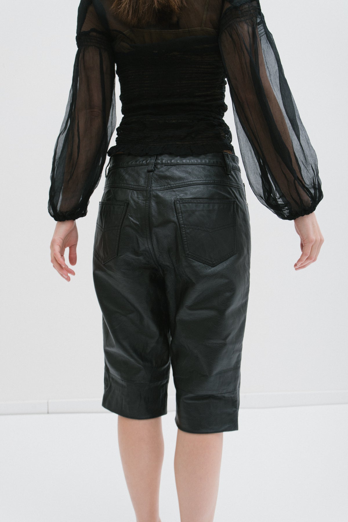 UPCYCLED LEATHER BERMUDA BLACK SLIT