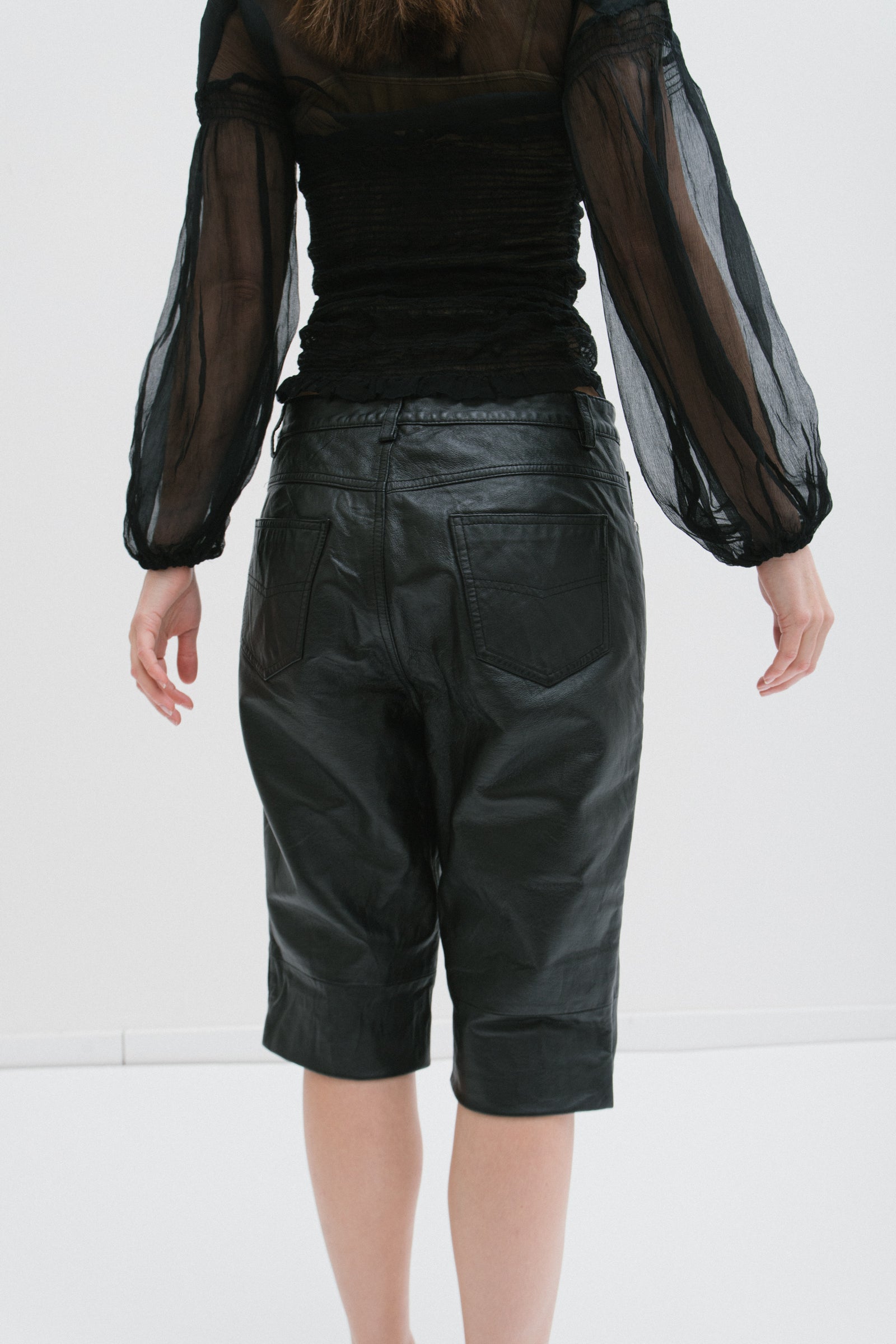 UPCYCLED LEATHER BERMUDA BLACK SLIT