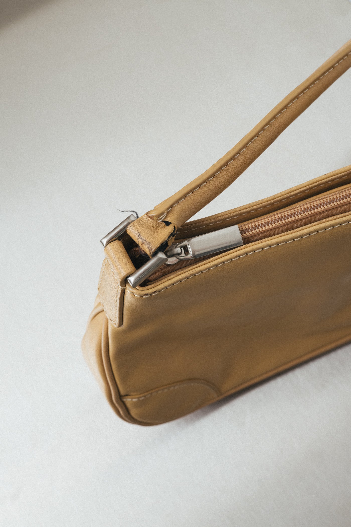 THE SLIM LEATHER BAG