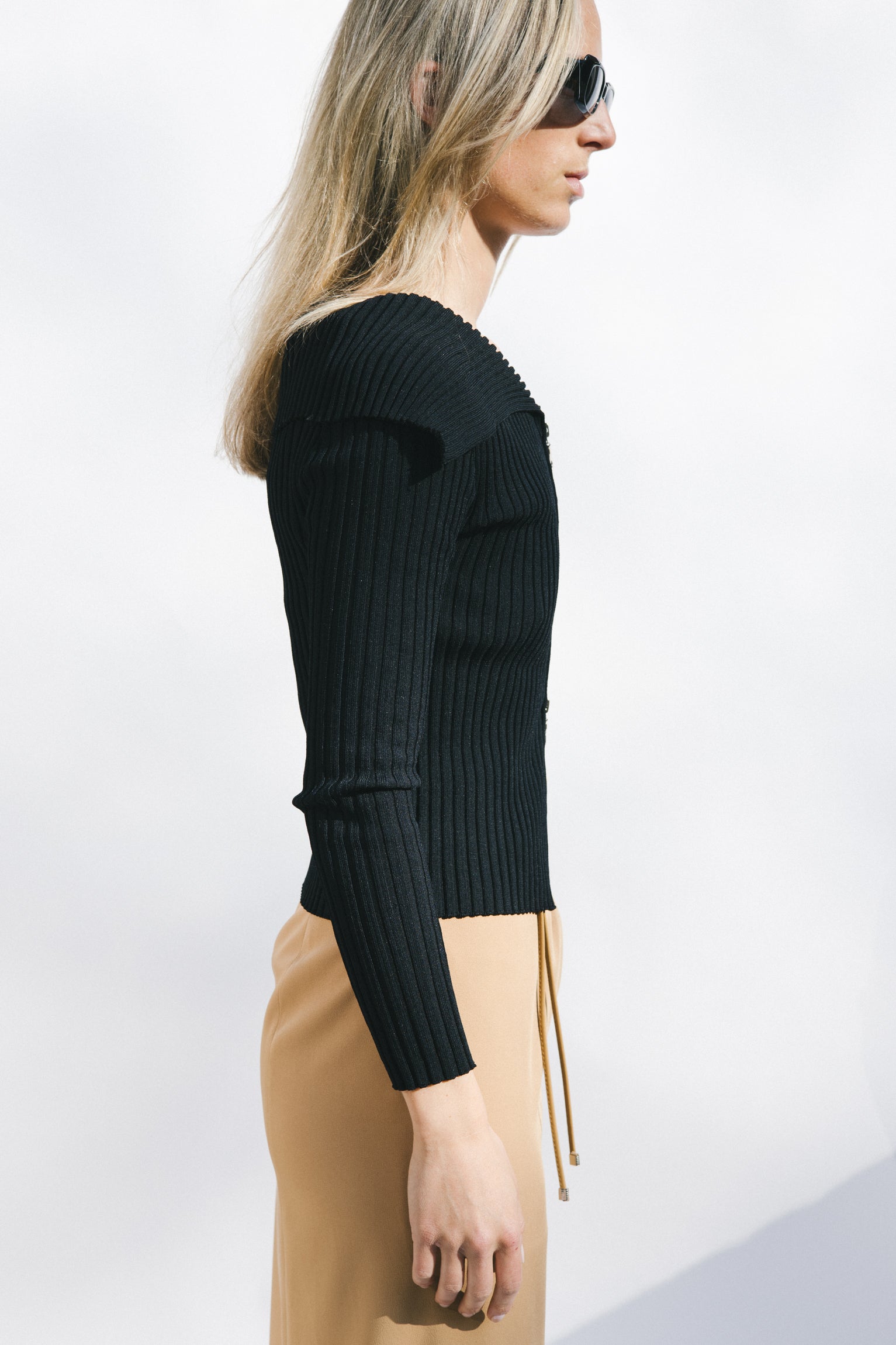 THE RIBBED OPEN SHOULDER TOP (XS/S)