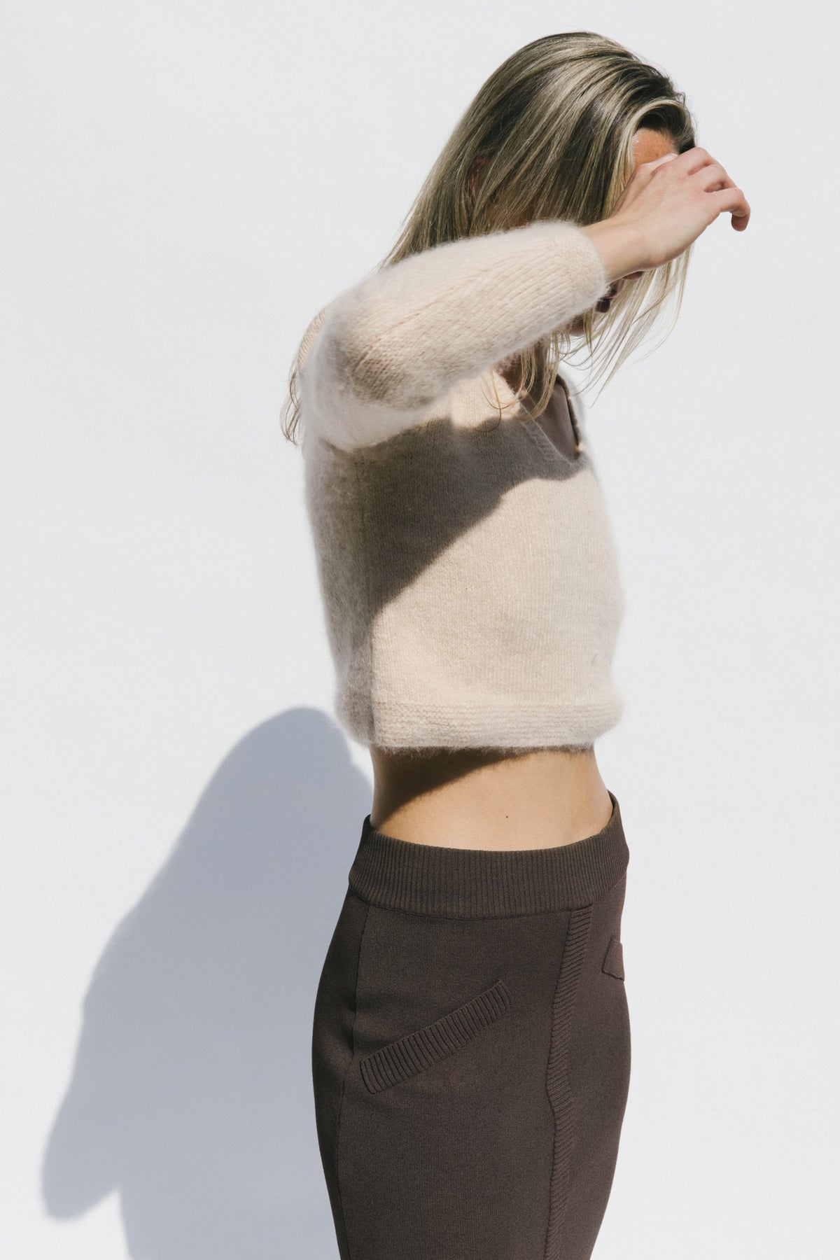 THE V-NECK CROPPED SWEATER (S/M)